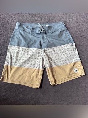Surfcuz Men's Colorblock Patterned Swim Trunks - Blue, Cream & Tan Size 32